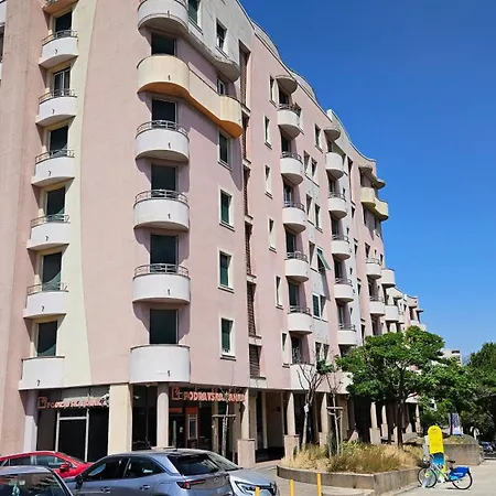 Euphoria - Free Private Garage