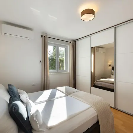 Euphoria Apartment Split