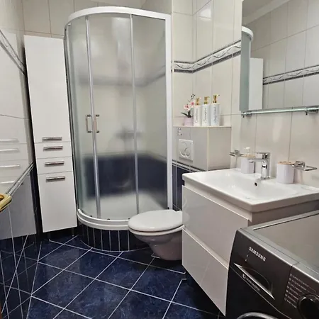 Euphoria - Free Private Garage Daire