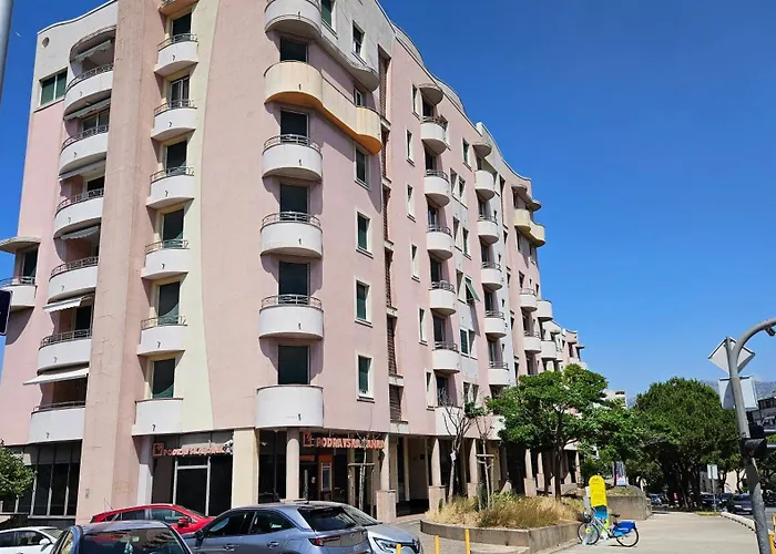 Euphoria - Free Private Garage